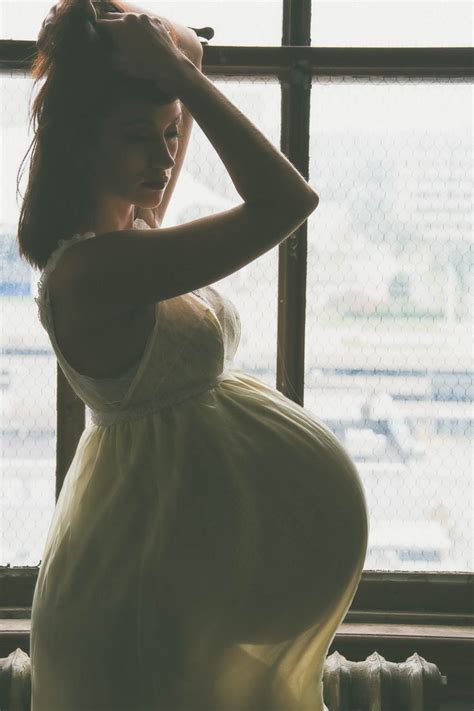 sexy nude pregnant